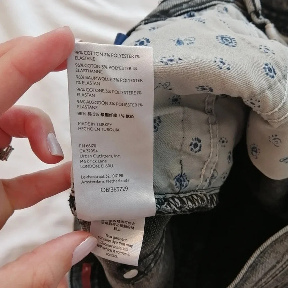 Anthropologie Pilcro Slim Boyfriend Jeans in Washed Black Distressed 31 (12) - Picture 15 of 16